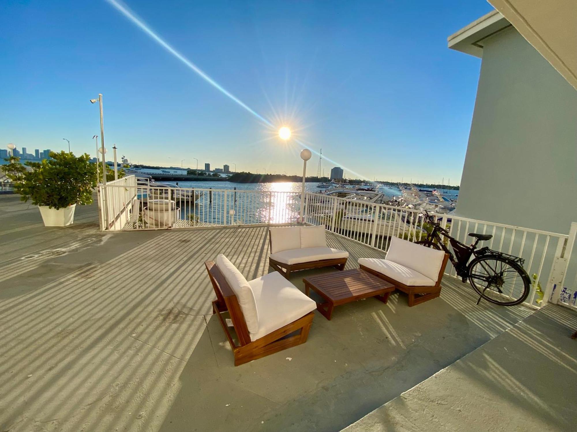 Luxurious Remodeled Direct Waterfront Apartment With Miami Skyline View And Outdoor Terrace Free Parking 5Min Drive To Miami Beach Kültér fotó