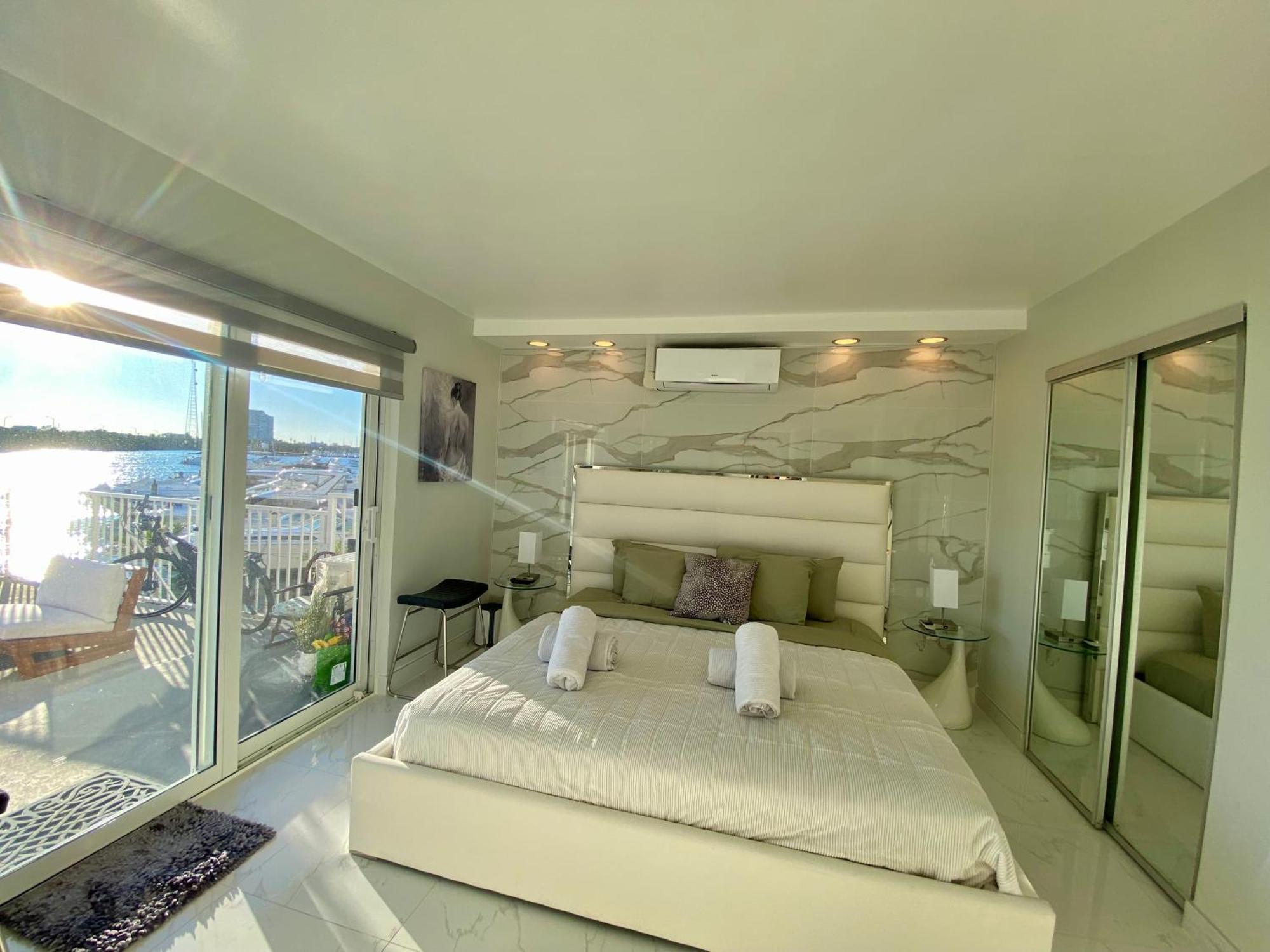 Luxurious Remodeled Direct Waterfront Apartment With Miami Skyline View And Outdoor Terrace Free Parking 5Min Drive To Miami Beach Kültér fotó