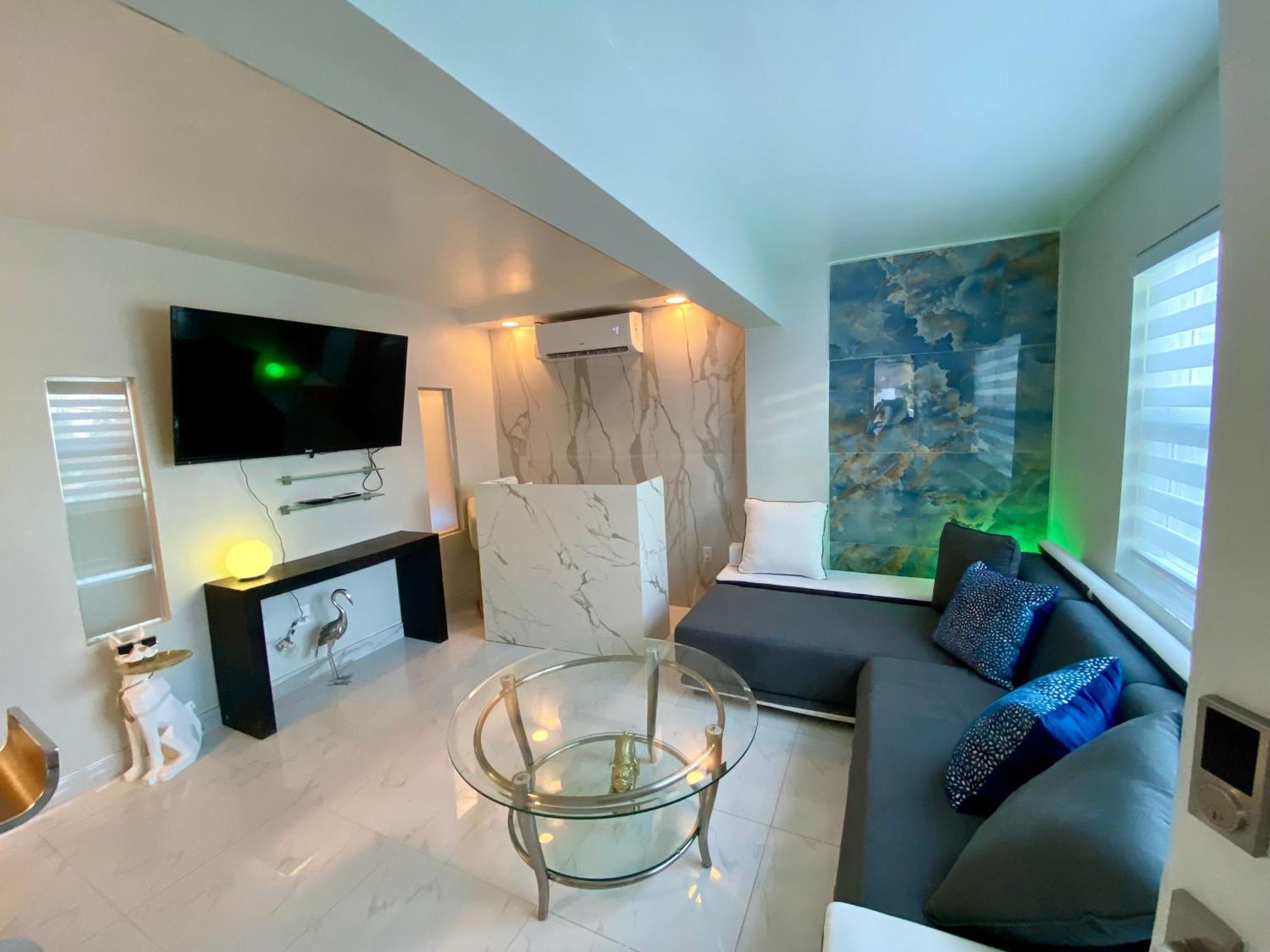 Luxurious Remodeled Direct Waterfront Apartment With Miami Skyline View And Outdoor Terrace Free Parking 5Min Drive To Miami Beach Kültér fotó
