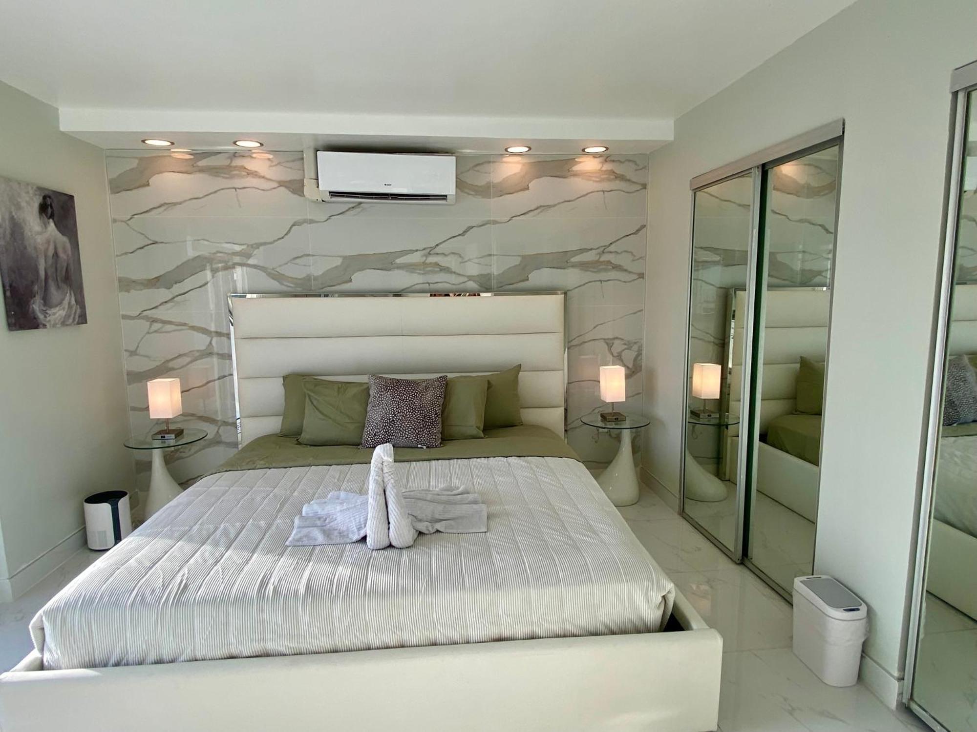 Luxurious Remodeled Direct Waterfront Apartment With Miami Skyline View And Outdoor Terrace Free Parking 5Min Drive To Miami Beach Kültér fotó