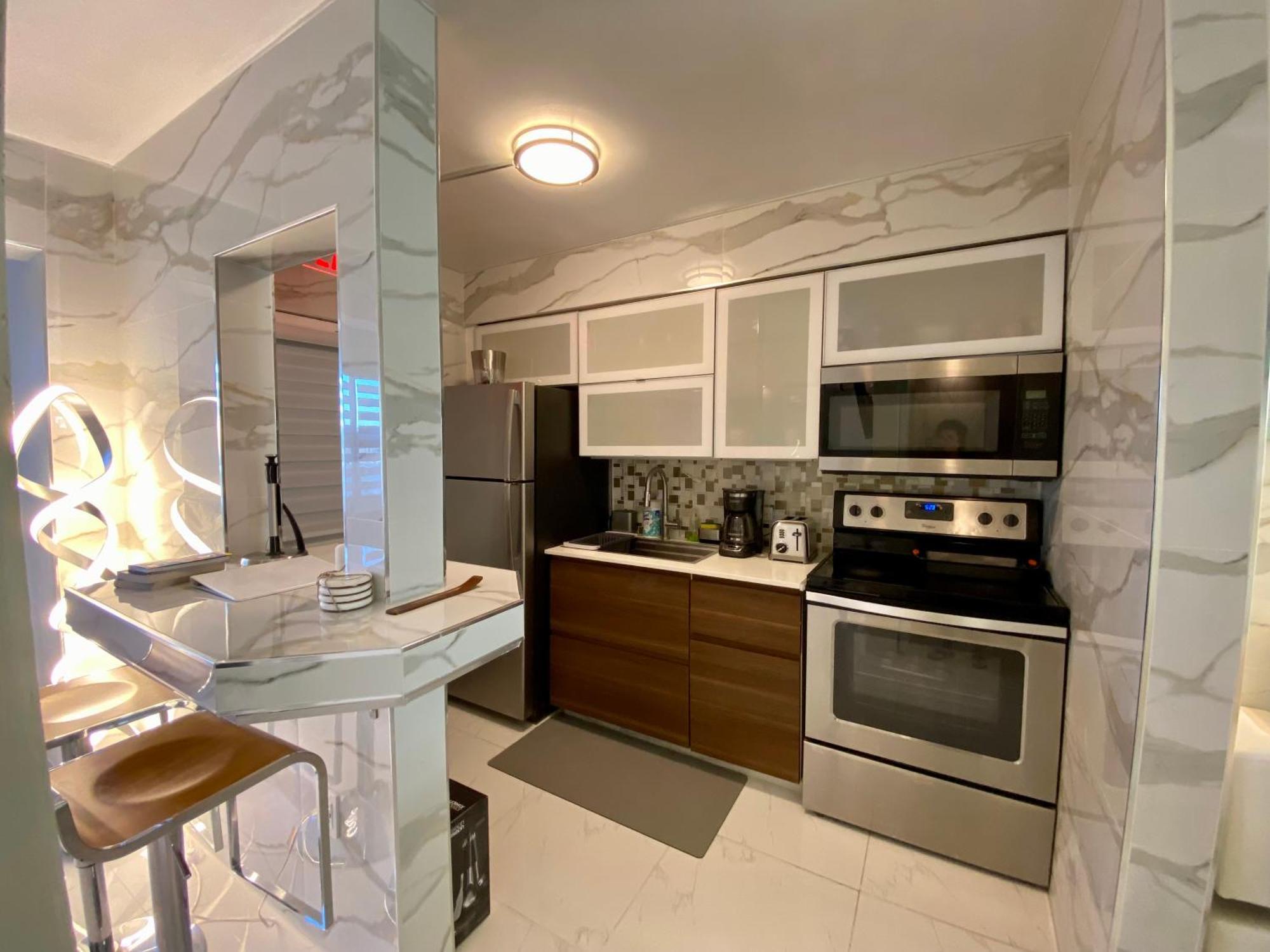 Luxurious Remodeled Direct Waterfront Apartment With Miami Skyline View And Outdoor Terrace Free Parking 5Min Drive To Miami Beach Kültér fotó