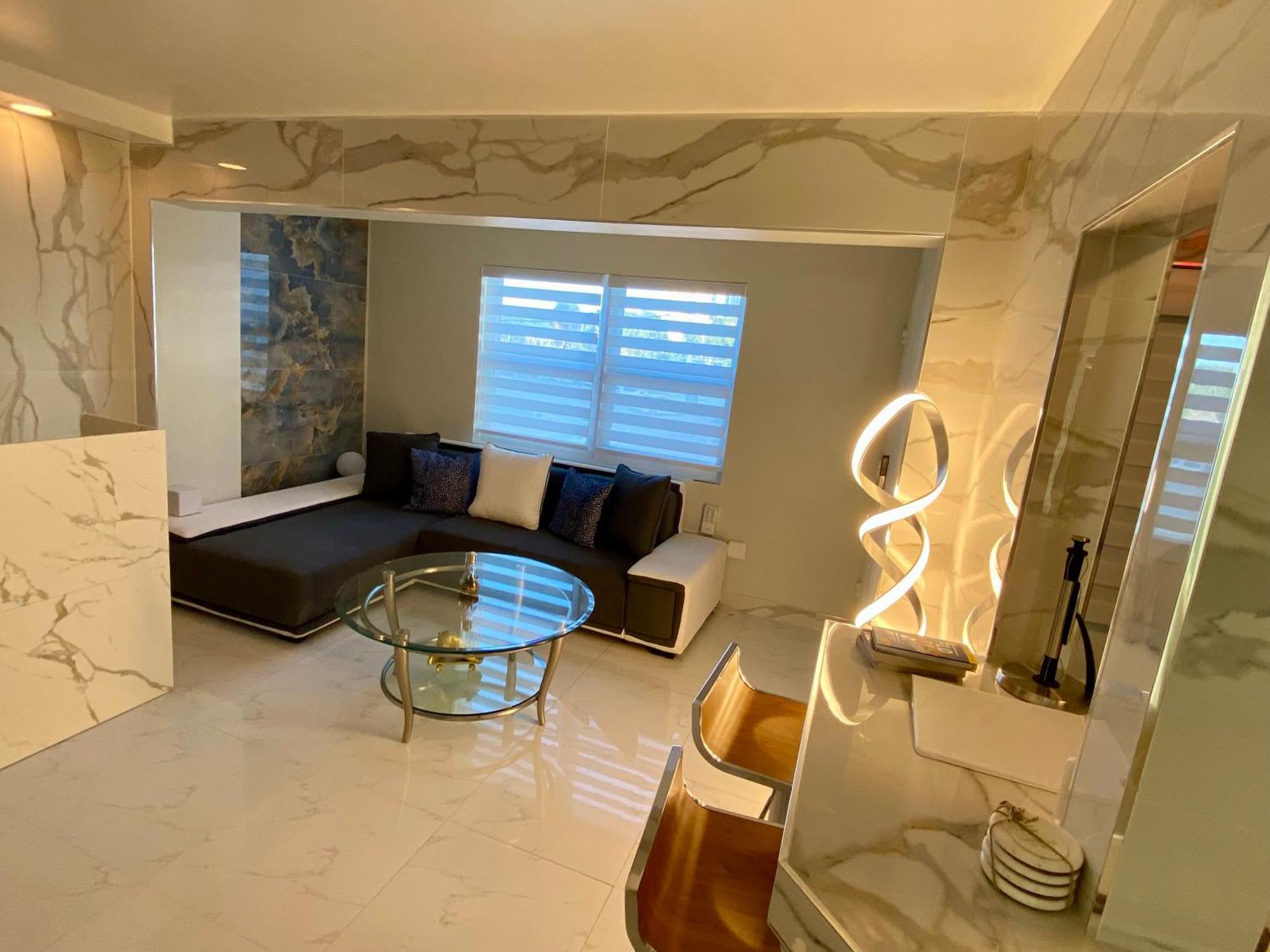 Luxurious Remodeled Direct Waterfront Apartment With Miami Skyline View And Outdoor Terrace Free Parking 5Min Drive To Miami Beach Kültér fotó