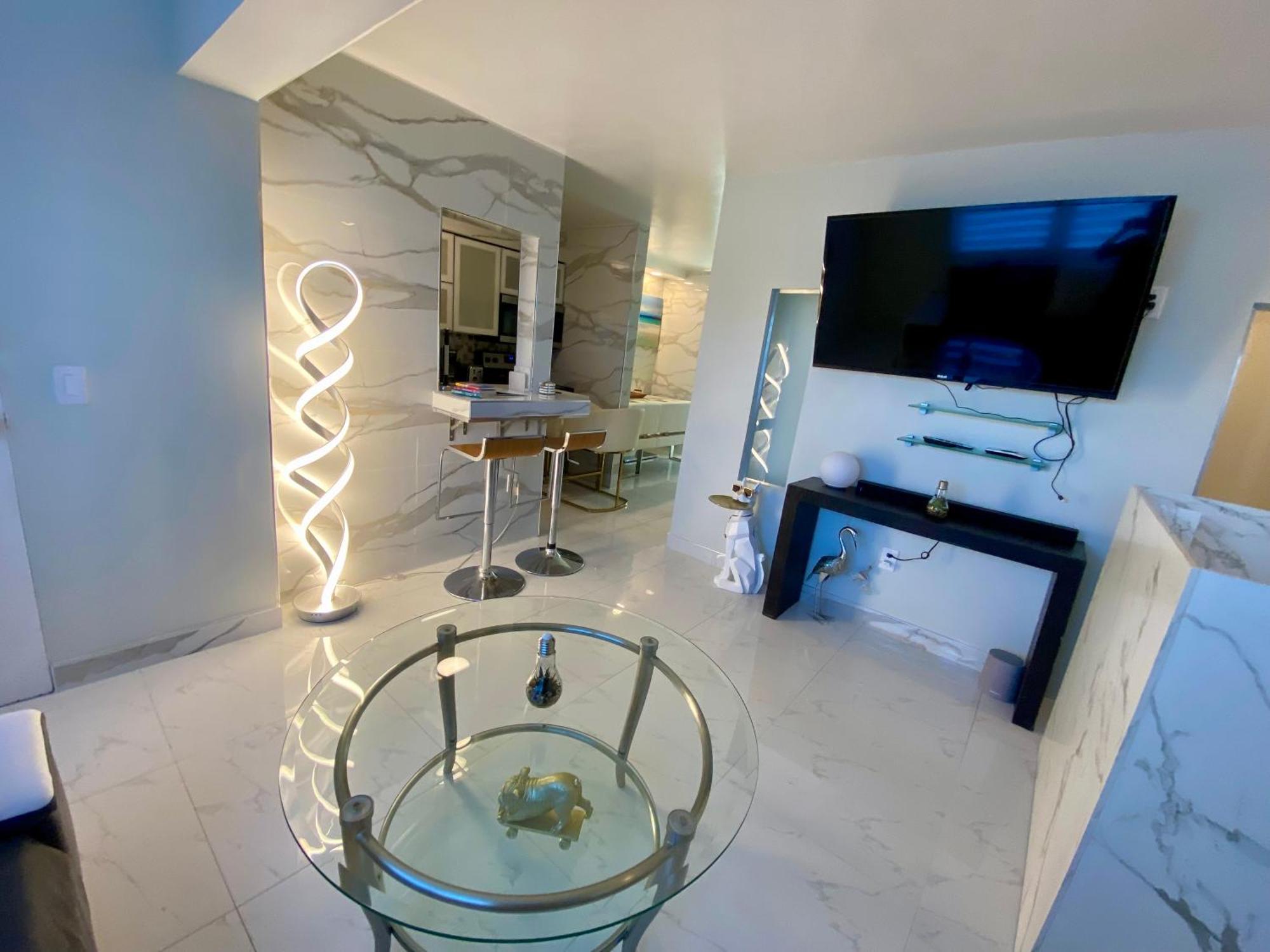 Luxurious Remodeled Direct Waterfront Apartment With Miami Skyline View And Outdoor Terrace Free Parking 5Min Drive To Miami Beach Kültér fotó
