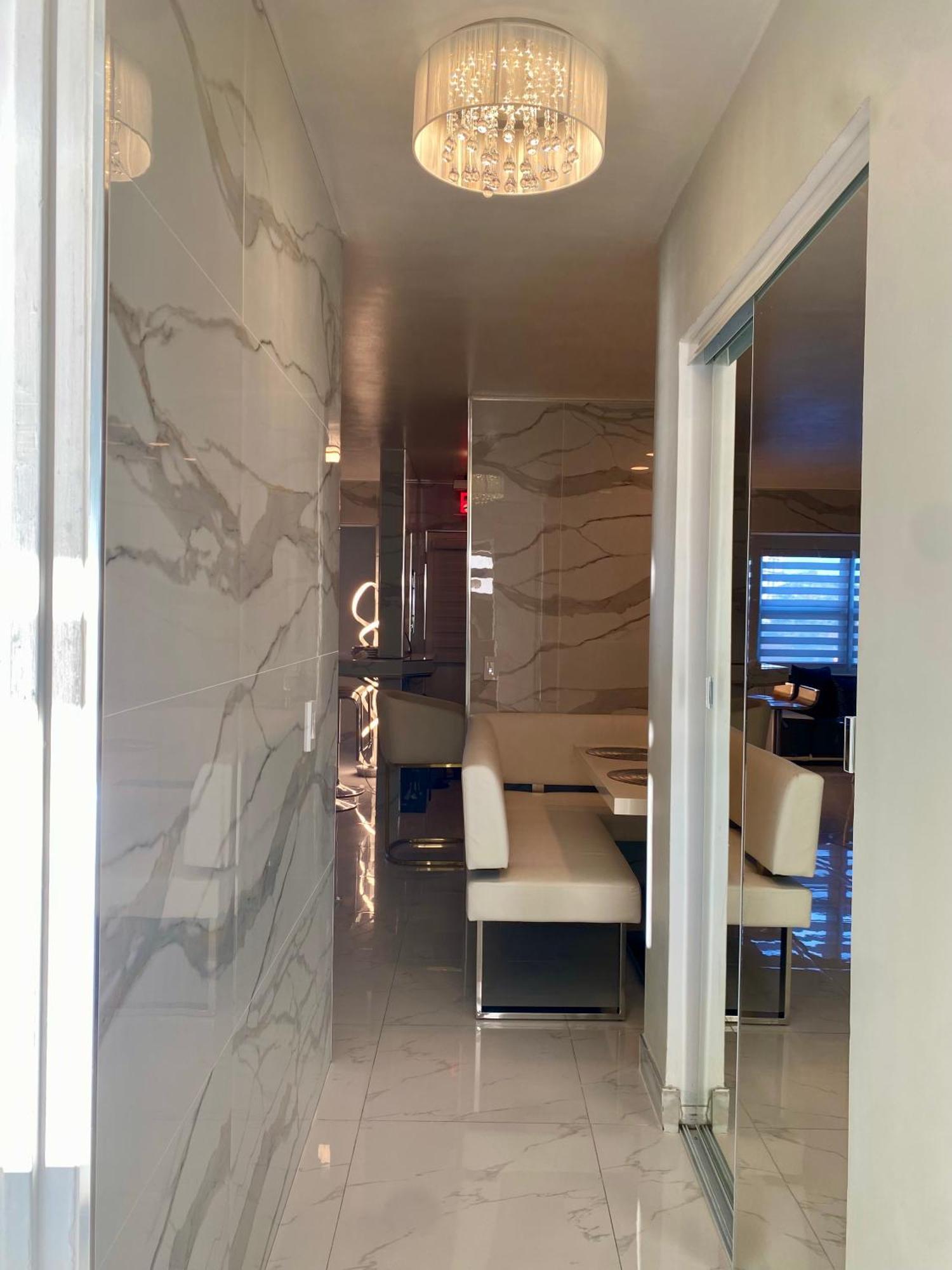 Luxurious Remodeled Direct Waterfront Apartment With Miami Skyline View And Outdoor Terrace Free Parking 5Min Drive To Miami Beach Kültér fotó