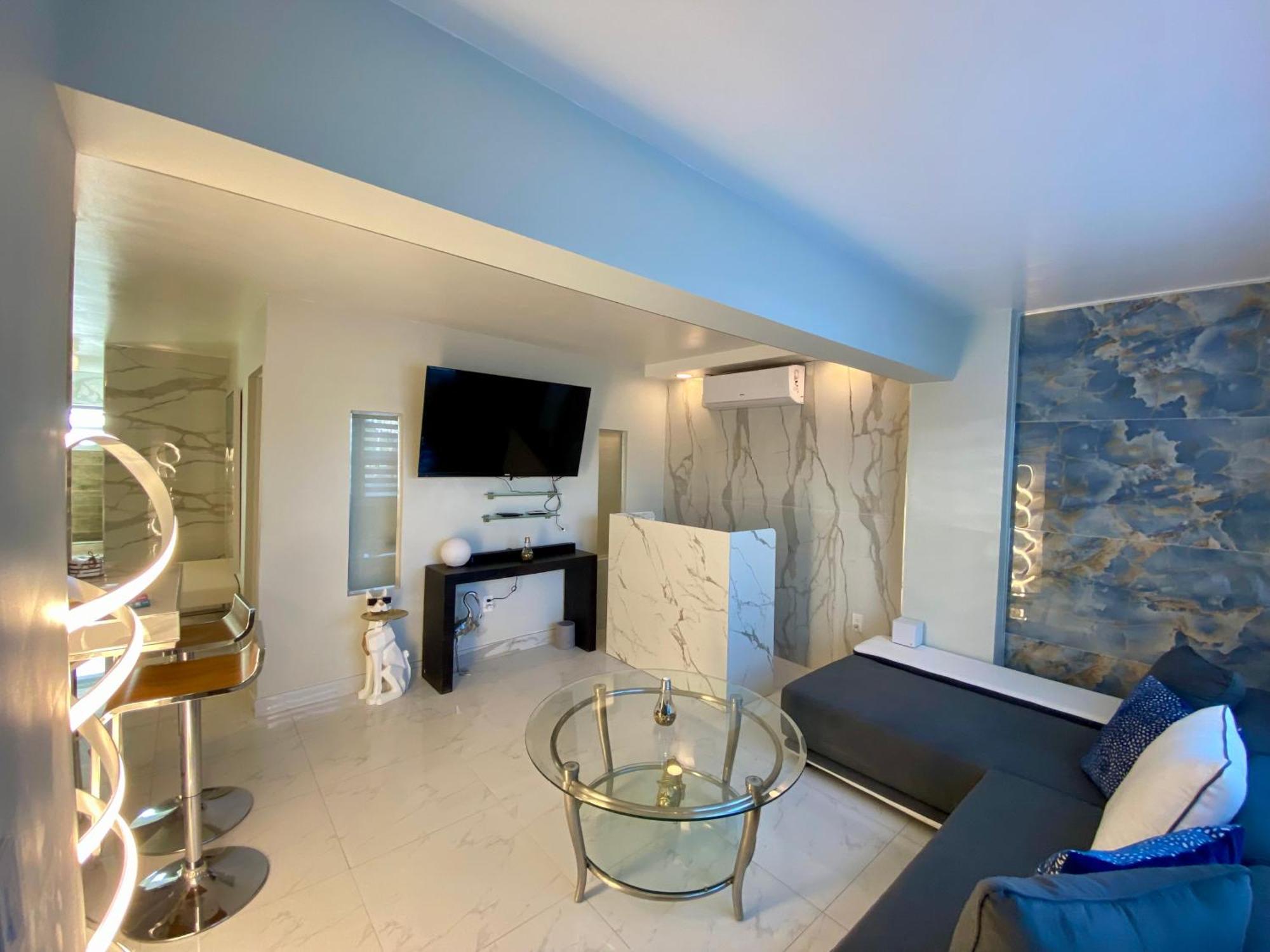 Luxurious Remodeled Direct Waterfront Apartment With Miami Skyline View And Outdoor Terrace Free Parking 5Min Drive To Miami Beach Kültér fotó