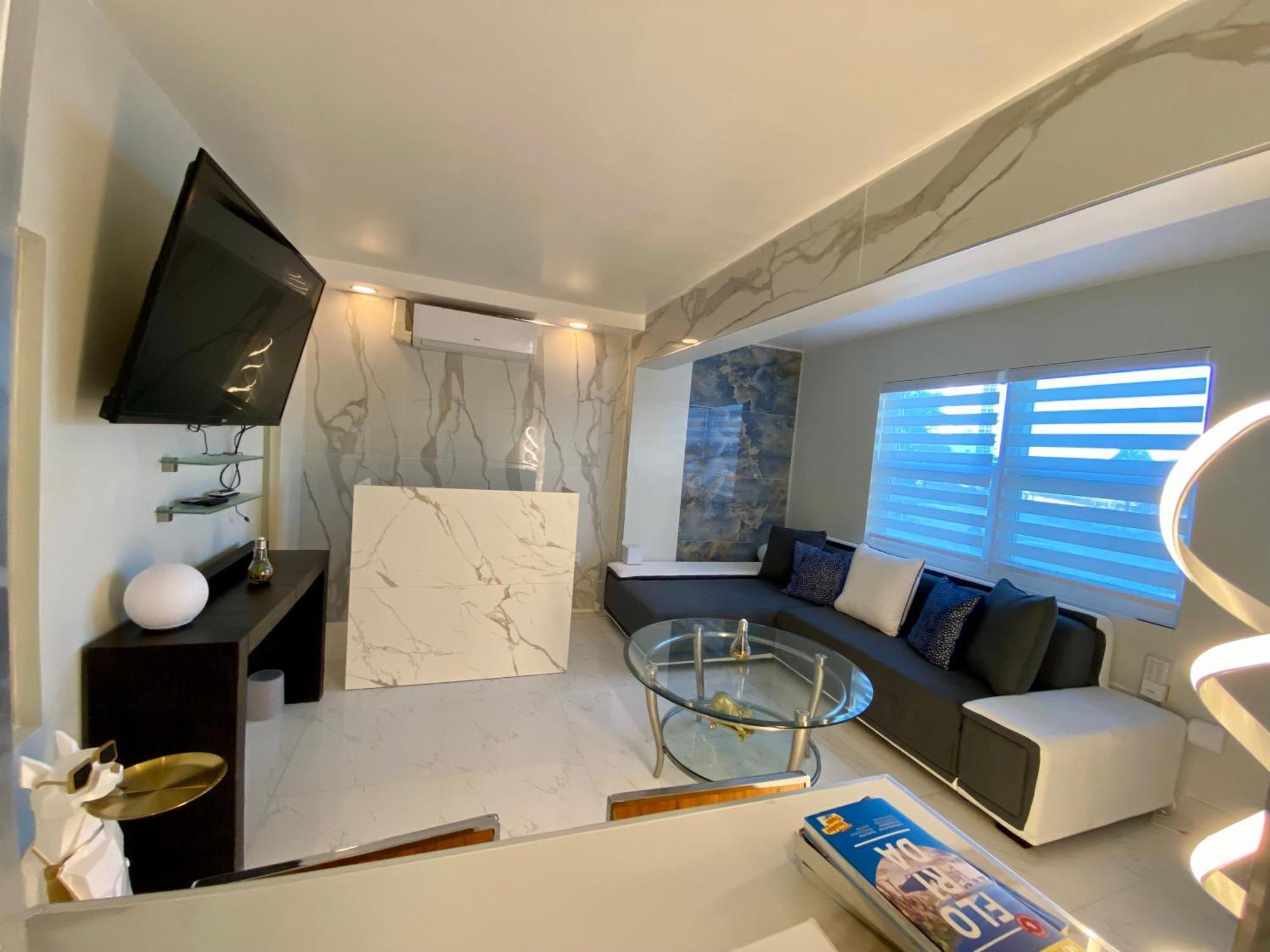 Luxurious Remodeled Direct Waterfront Apartment With Miami Skyline View And Outdoor Terrace Free Parking 5Min Drive To Miami Beach Kültér fotó