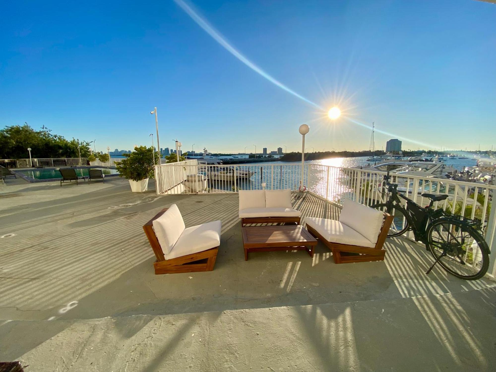 Luxurious Remodeled Direct Waterfront Apartment With Miami Skyline View And Outdoor Terrace Free Parking 5Min Drive To Miami Beach Kültér fotó