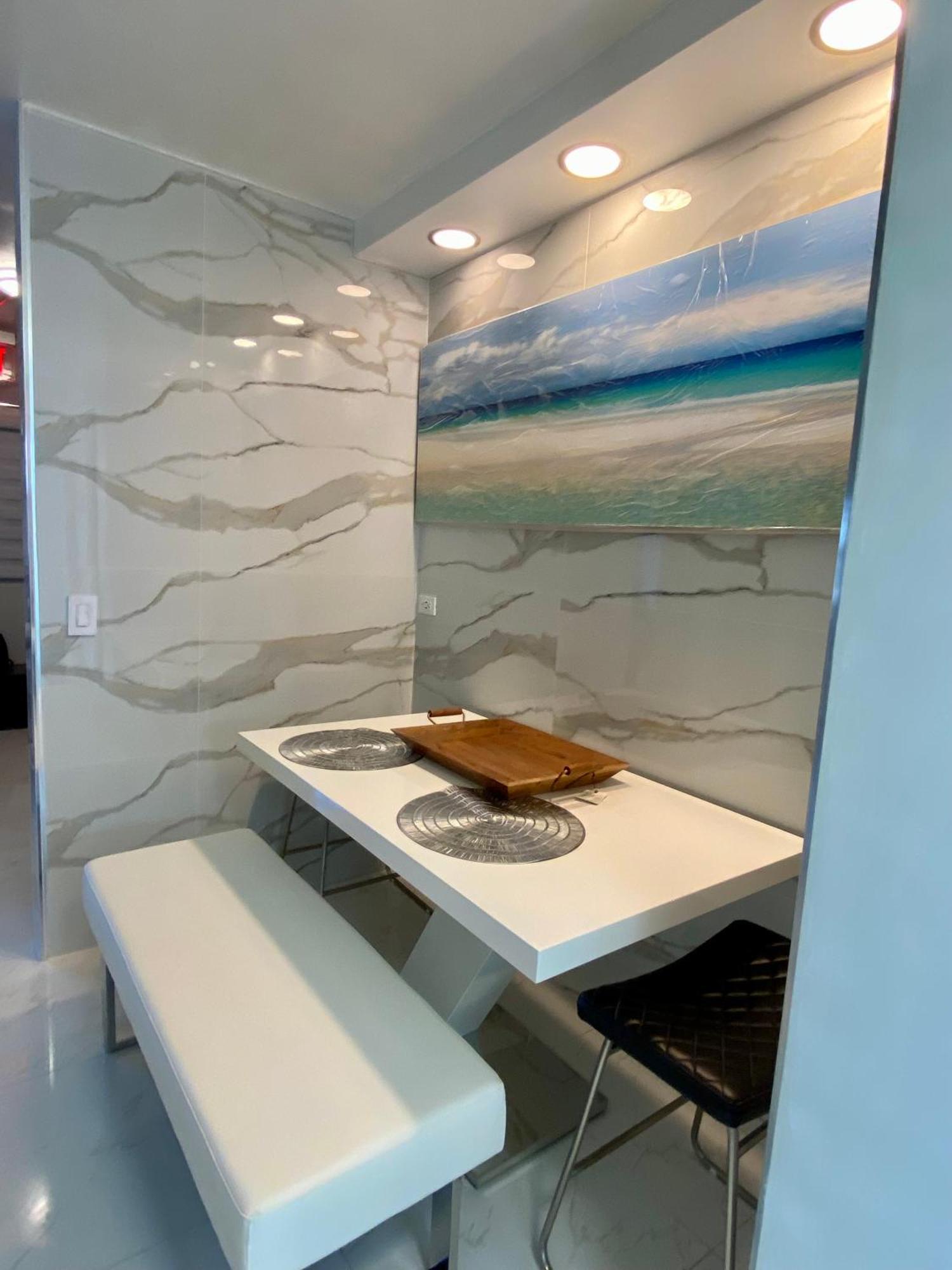 Luxurious Remodeled Direct Waterfront Apartment With Miami Skyline View And Outdoor Terrace Free Parking 5Min Drive To Miami Beach Kültér fotó