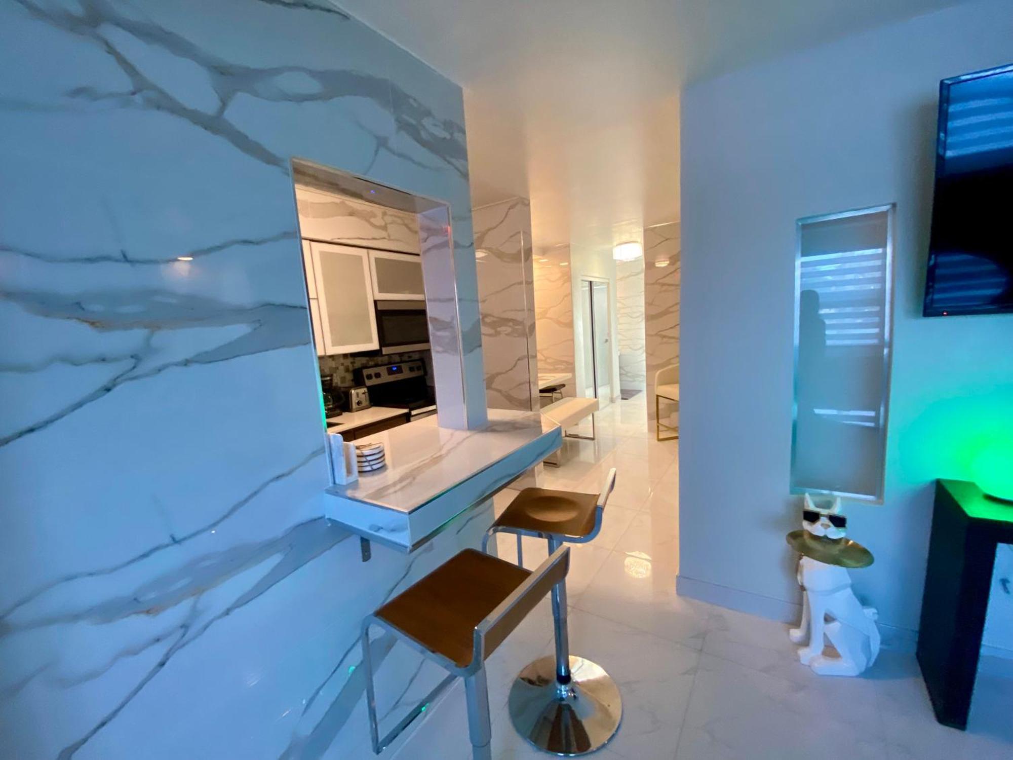 Luxurious Remodeled Direct Waterfront Apartment With Miami Skyline View And Outdoor Terrace Free Parking 5Min Drive To Miami Beach Kültér fotó