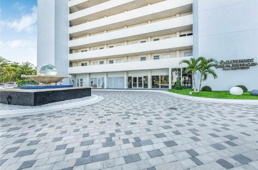 Luxurious Remodeled Direct Waterfront Apartment With Miami Skyline View And Outdoor Terrace Free Parking 5Min Drive To Miami Beach Kültér fotó