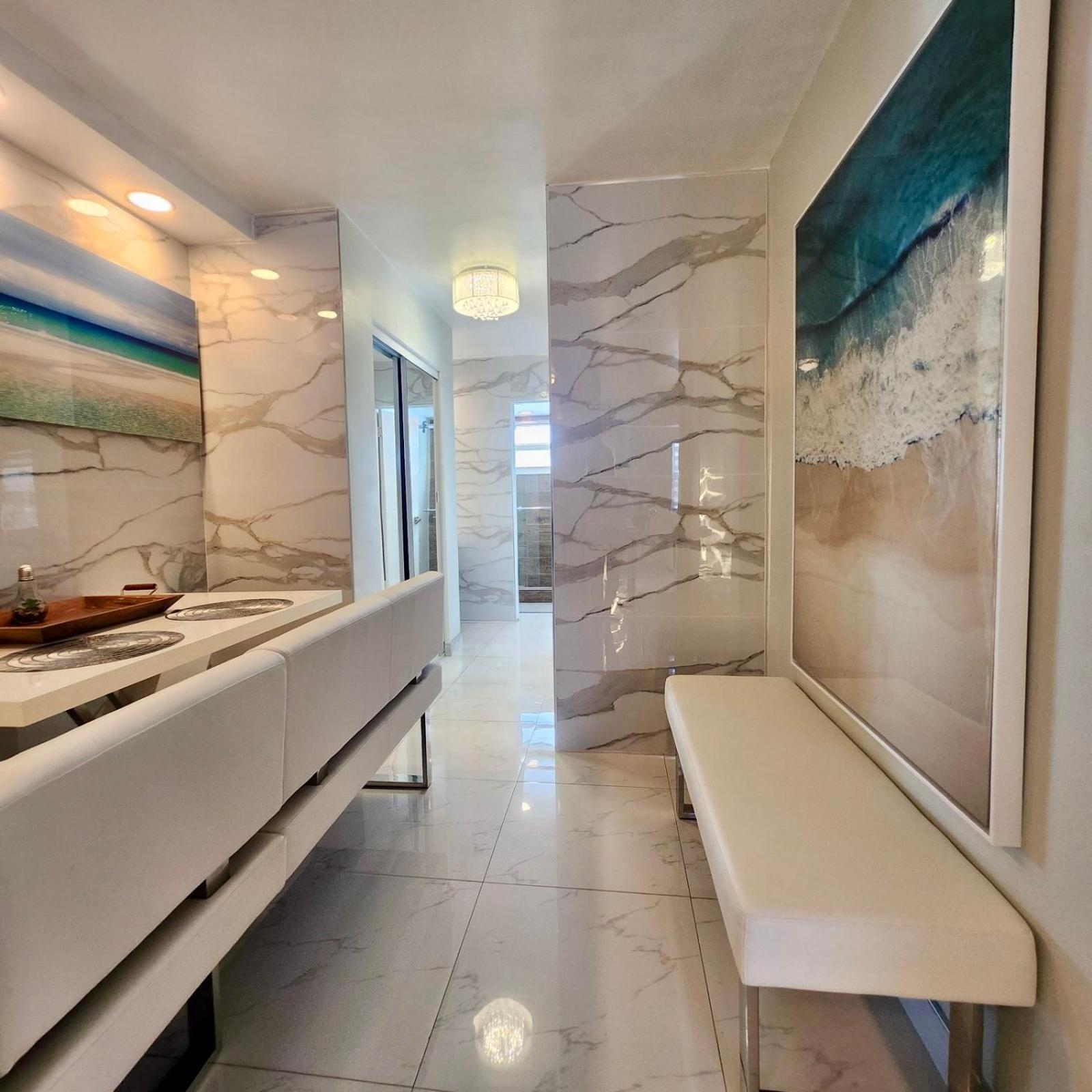 Luxurious Remodeled Direct Waterfront Apartment With Miami Skyline View And Outdoor Terrace Free Parking 5Min Drive To Miami Beach Kültér fotó